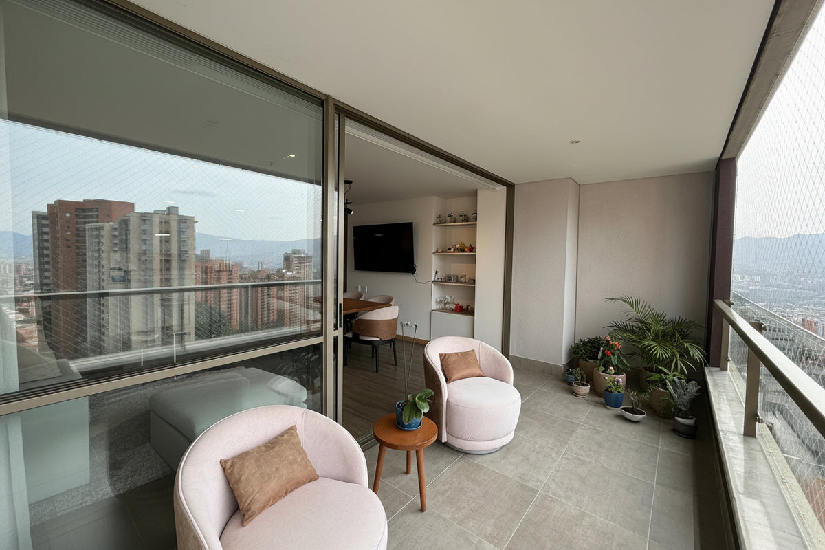 Apartamento amoblado en Castropol, El Poblado | 123 m², 3 habitaciones y balcón