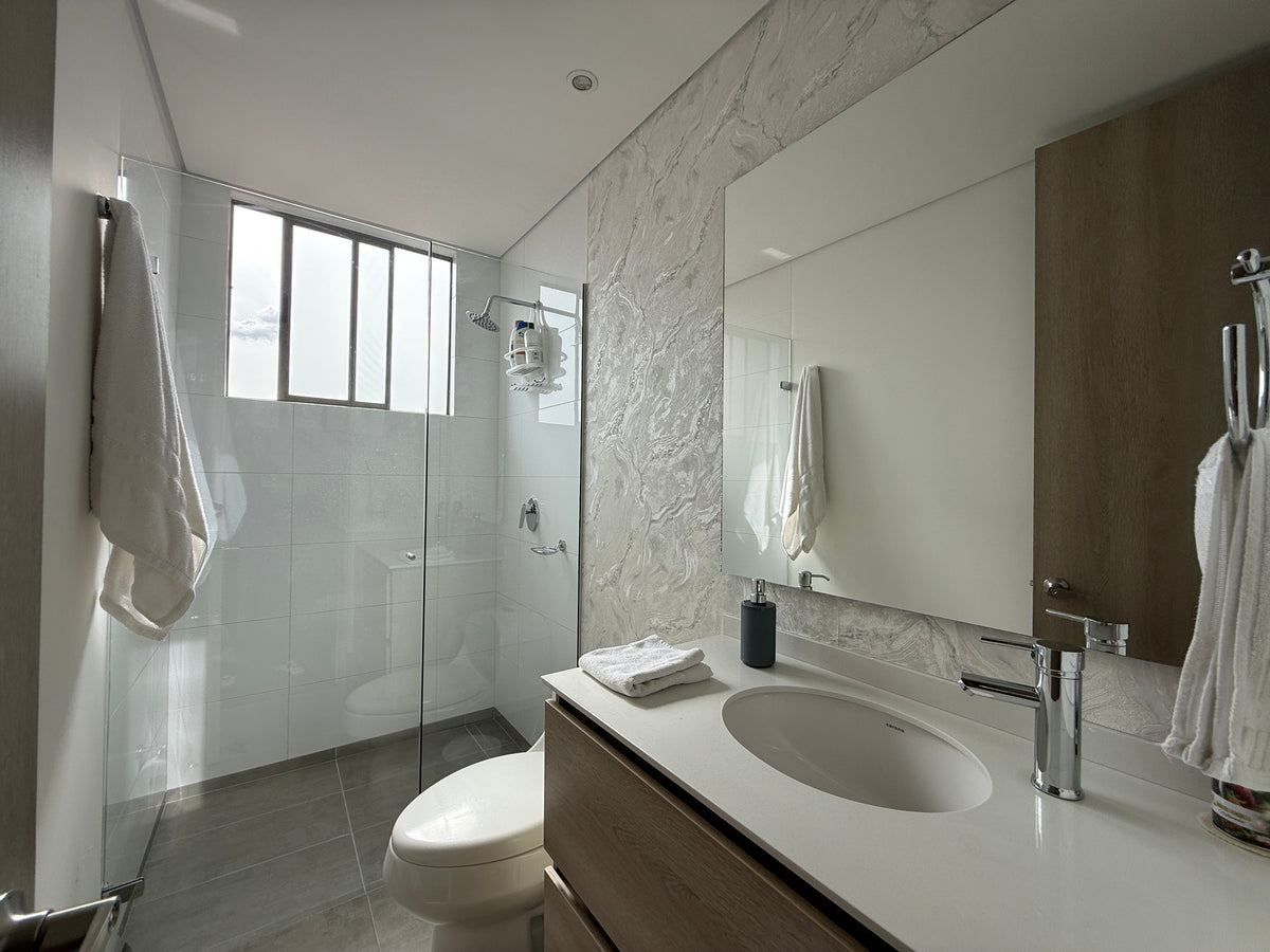 Apartamento amoblado en Castropol, El Poblado | 123 m², 3 habitaciones y balcón