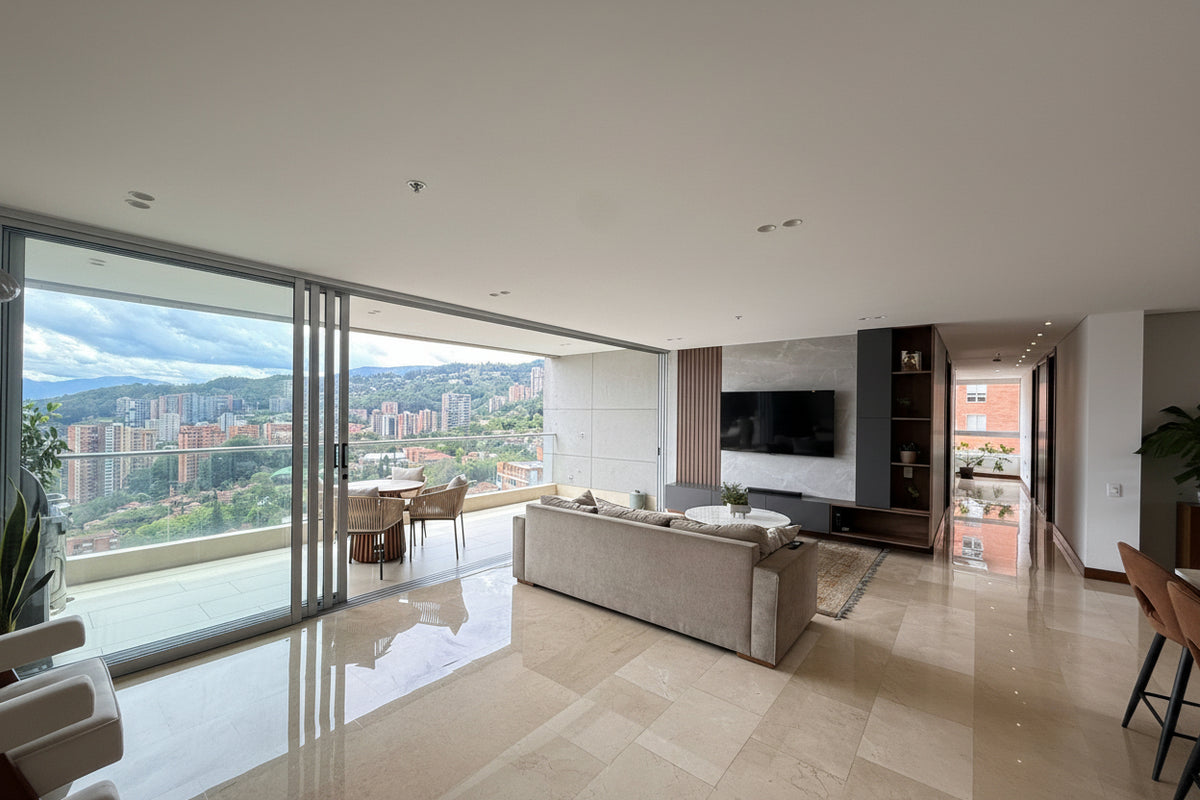Apartamento en El Tesoro, El Poblado, con 198 m², vista panorámica y completas zonas comunes