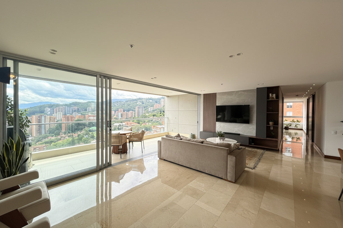 Apartamento en El Tesoro, El Poblado, con 198 m², vista panorámica y completas zonas comunes