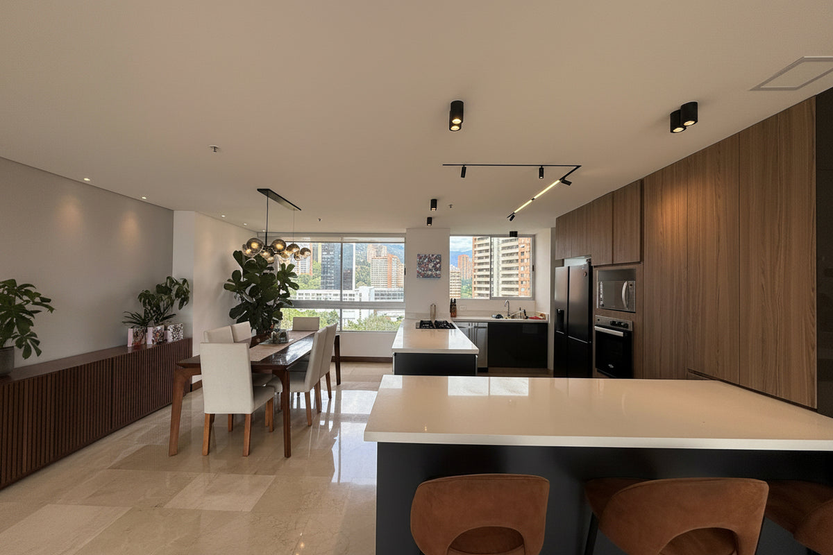 Apartamento en El Tesoro, El Poblado, con 198 m², vista panorámica y completas zonas comunes