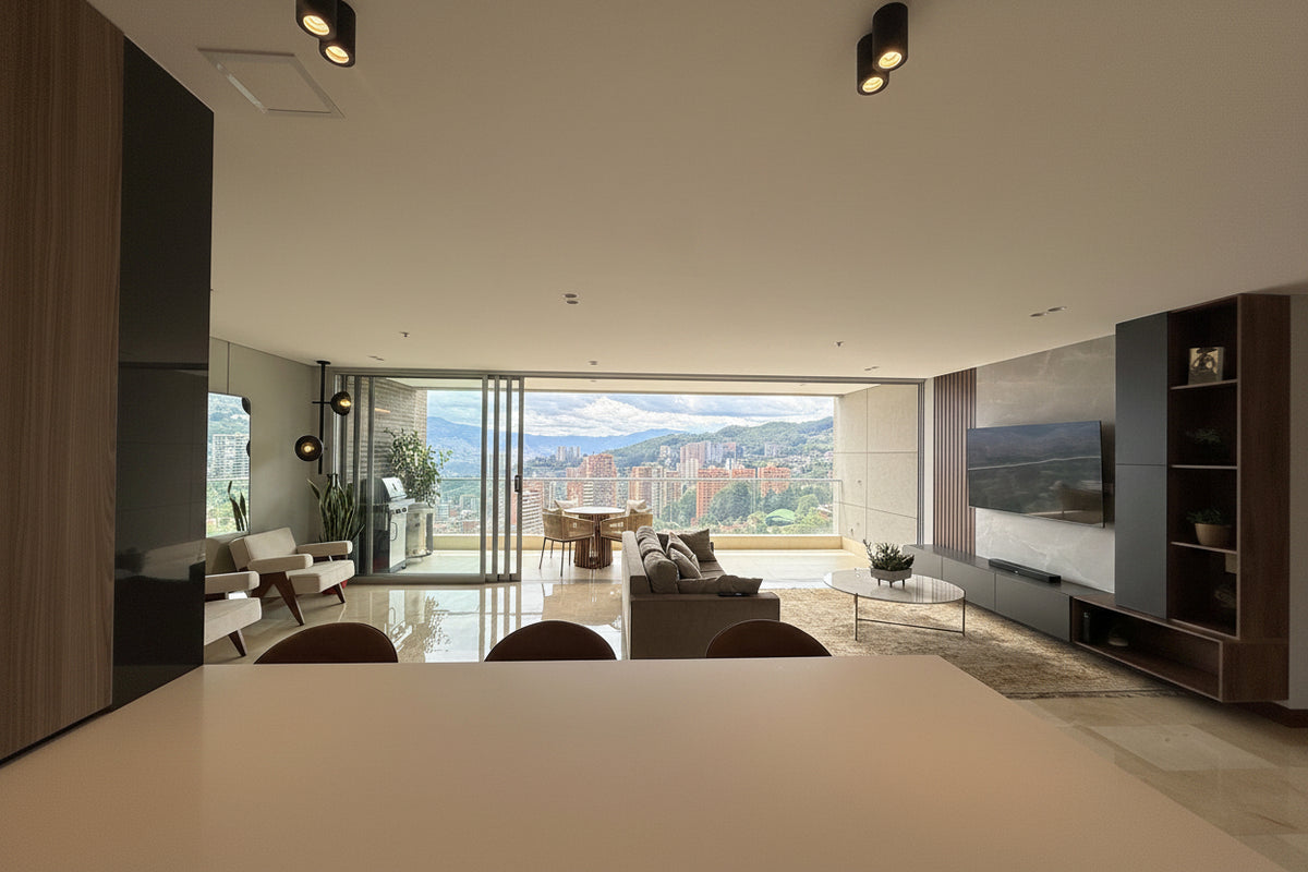 Apartamento en El Tesoro, El Poblado, con 198 m², vista panorámica y completas zonas comunes