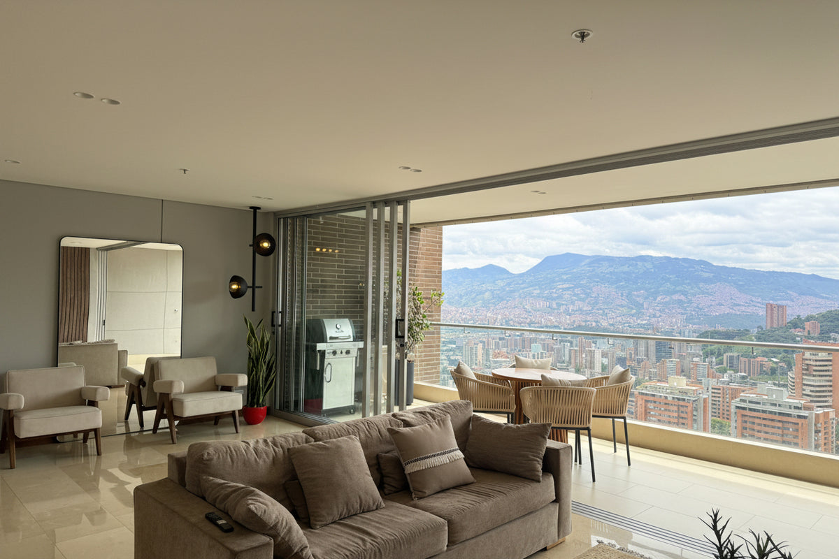 Apartamento en El Tesoro, El Poblado, con 198 m², vista panorámica y completas zonas comunes