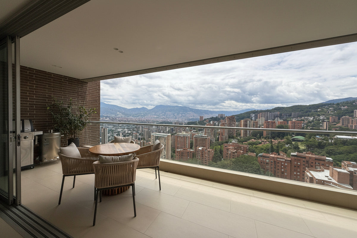 Apartamento en El Tesoro, El Poblado, con 198 m², vista panorámica y completas zonas comunes