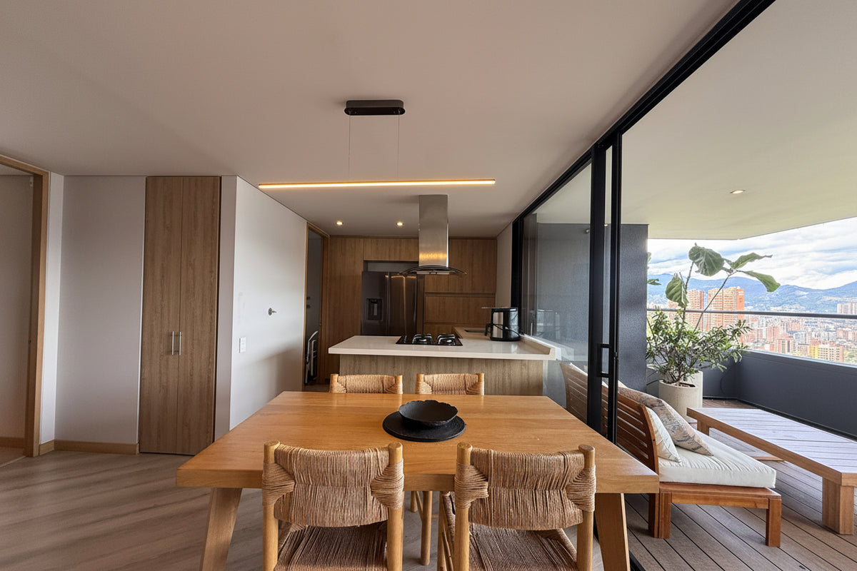 Apartamento en venta en El Poblado con vista panorámica y rooftop | 111 m² | Amoblado