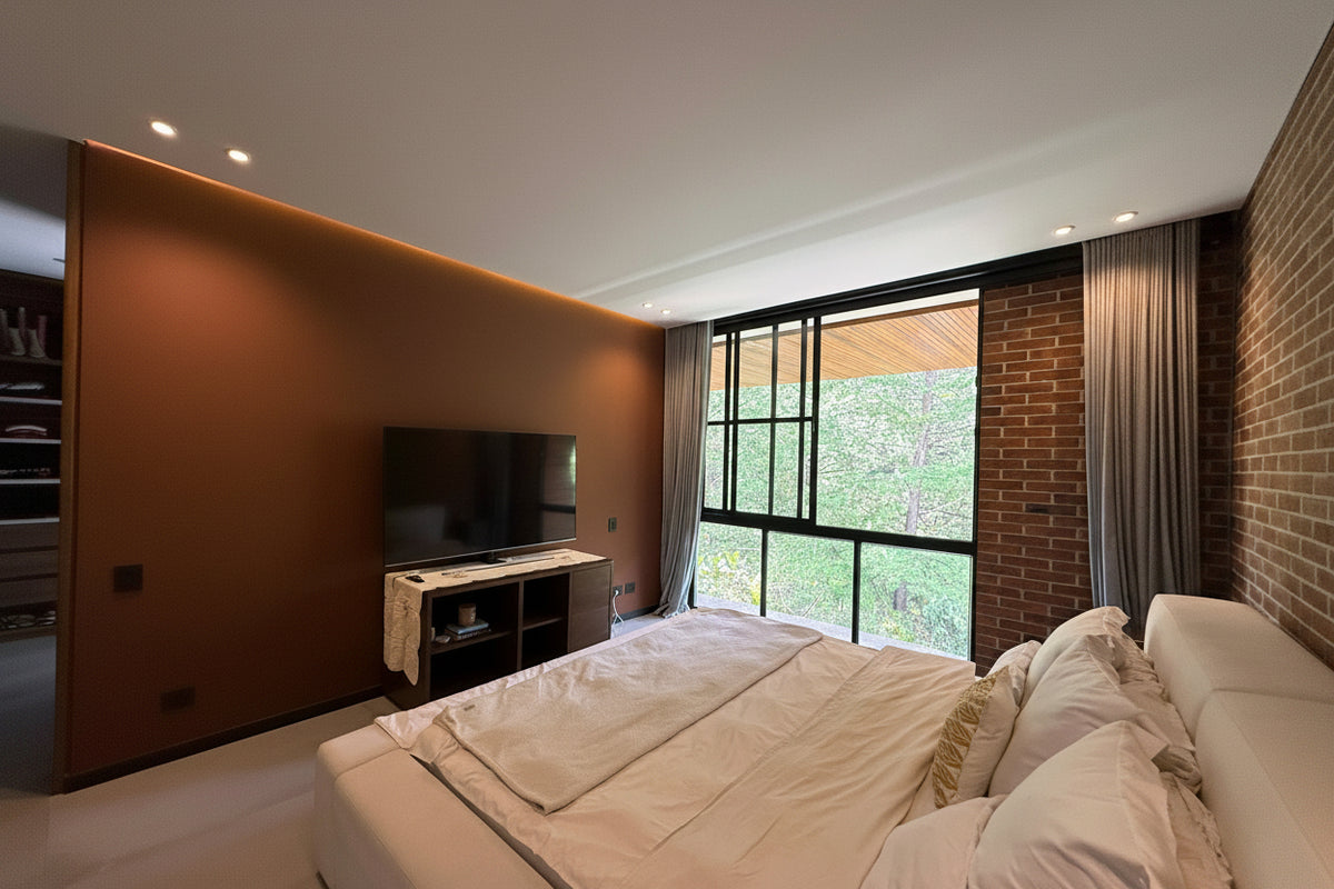 Apartamento de lujo en El Poblado, Loma del Tesoro – 263 m² con vista a Medellín, 2 habitaciones y 3 parqueaderos