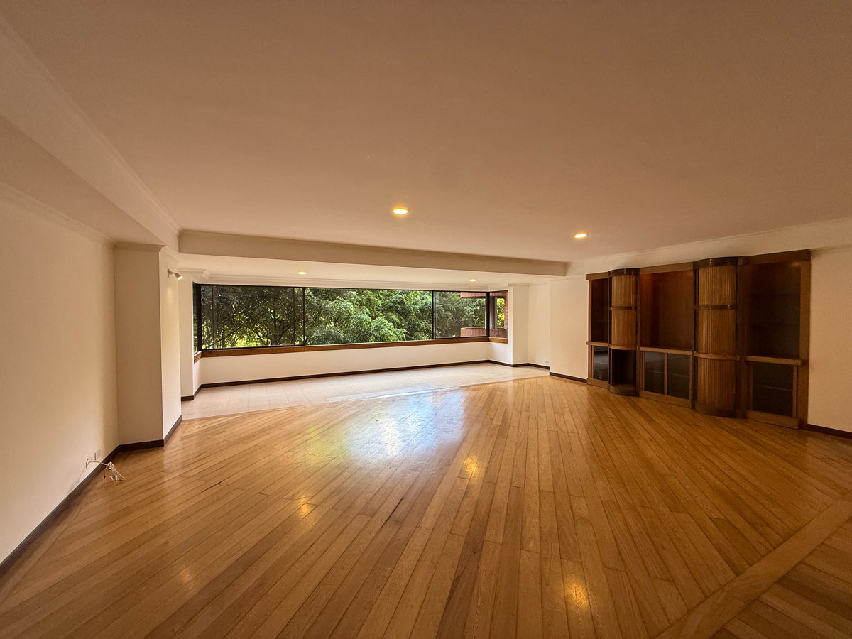 Apartamento de 241 m² para remodelar en Loma de Los Balsos, El Poblado