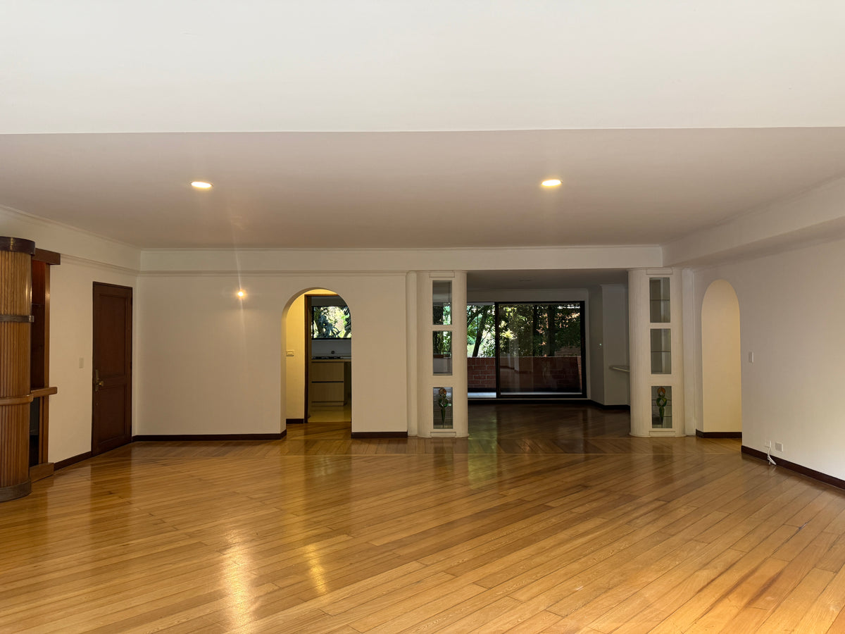 Apartamento de 241 m² para remodelar en Loma de Los Balsos, El Poblado
