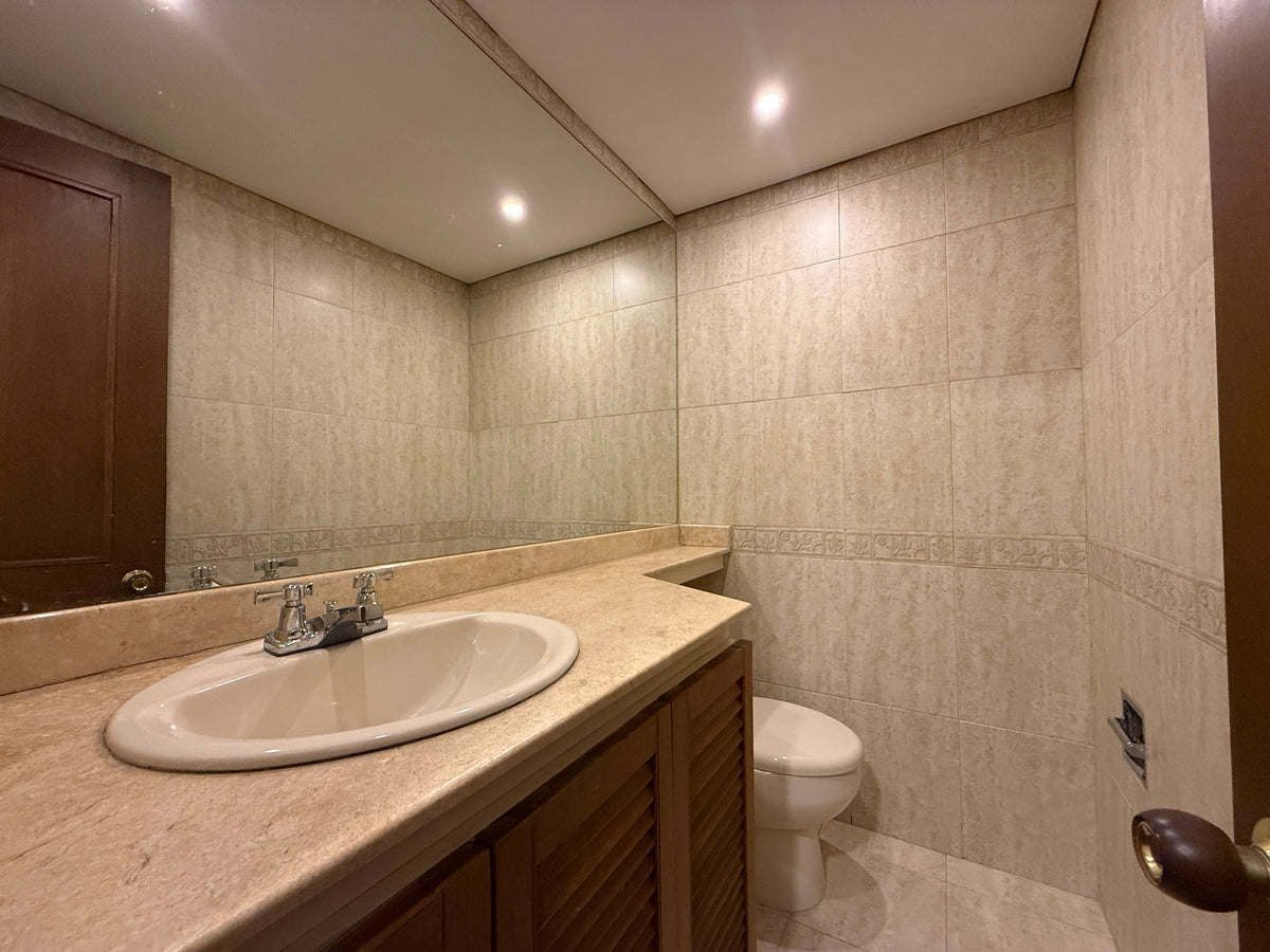 Apartamento de 241 m² para remodelar en Loma de Los Balsos, El Poblado