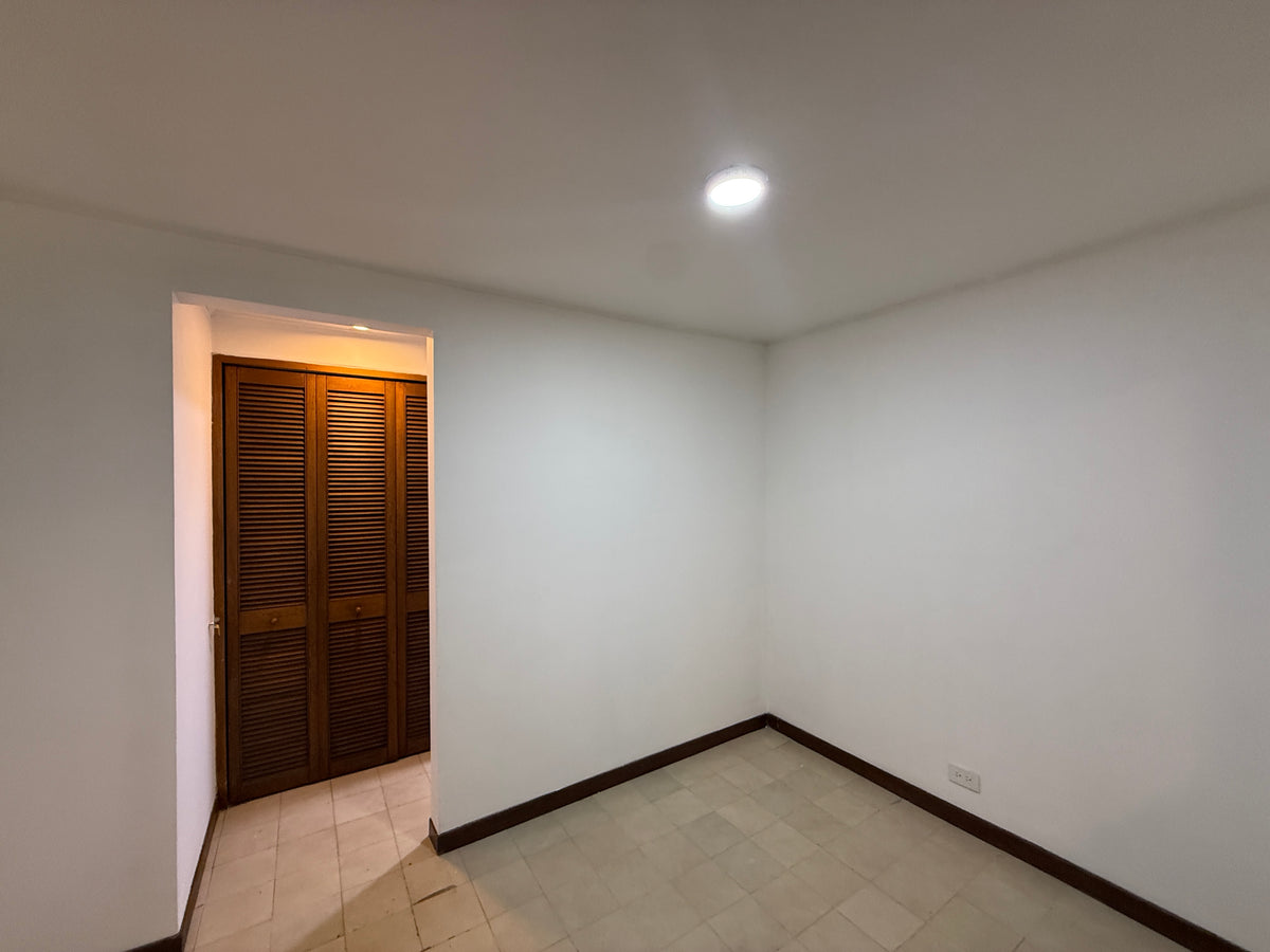Apartamento de 241 m² para remodelar en Loma de Los Balsos, El Poblado