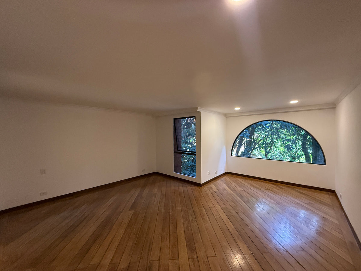 Apartamento de 241 m² para remodelar en Loma de Los Balsos, El Poblado