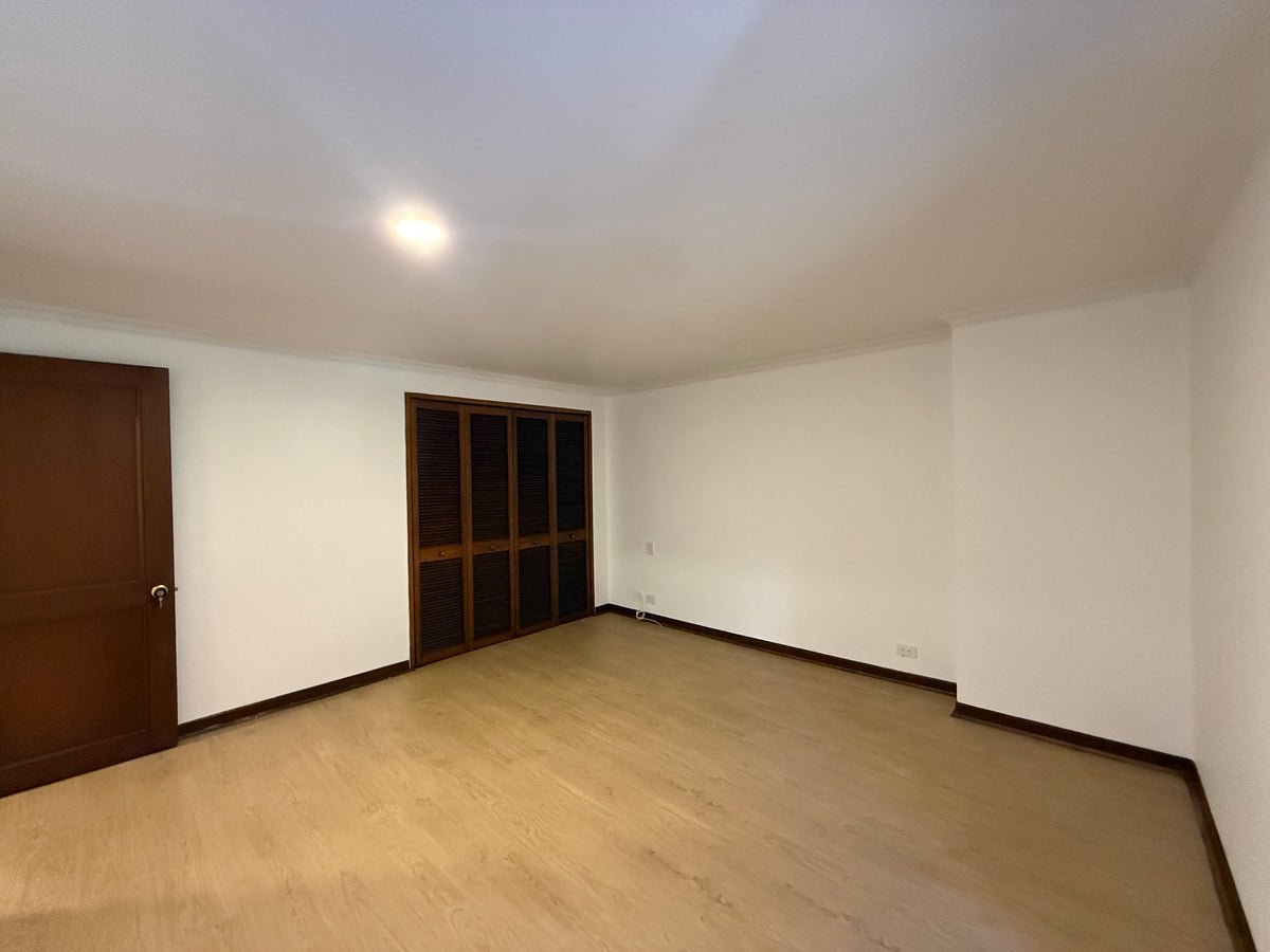 Apartamento de 241 m² para remodelar en Loma de Los Balsos, El Poblado