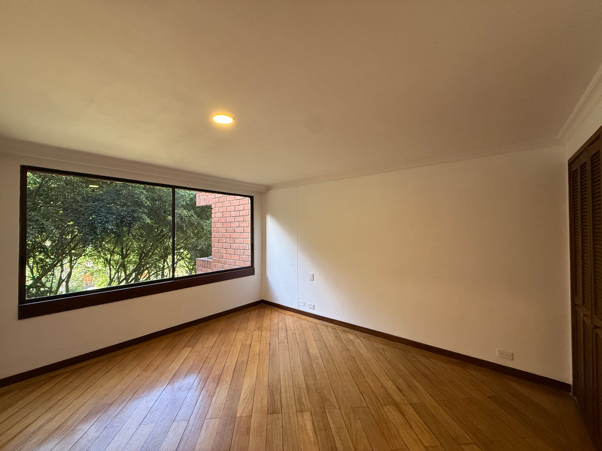Apartamento de 241 m² para remodelar en Loma de Los Balsos, El Poblado