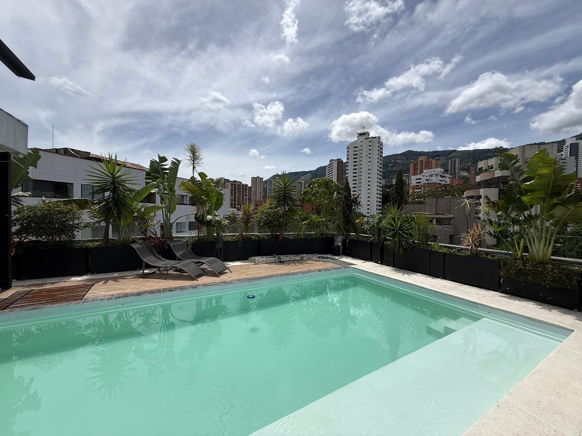 Penthouse en San Lucas Medellín | 420 m², Terraza, Piscina Privada y Amoblado