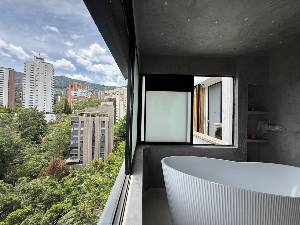 Penthouse en San Lucas Medellín | 420 m², Terraza, Piscina Privada y Amoblado