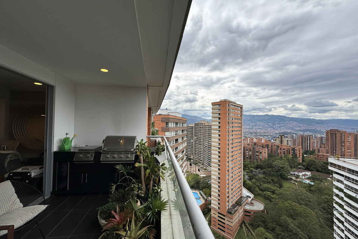 Apartamento en piso alto con vista panorámica en Los Balsos
