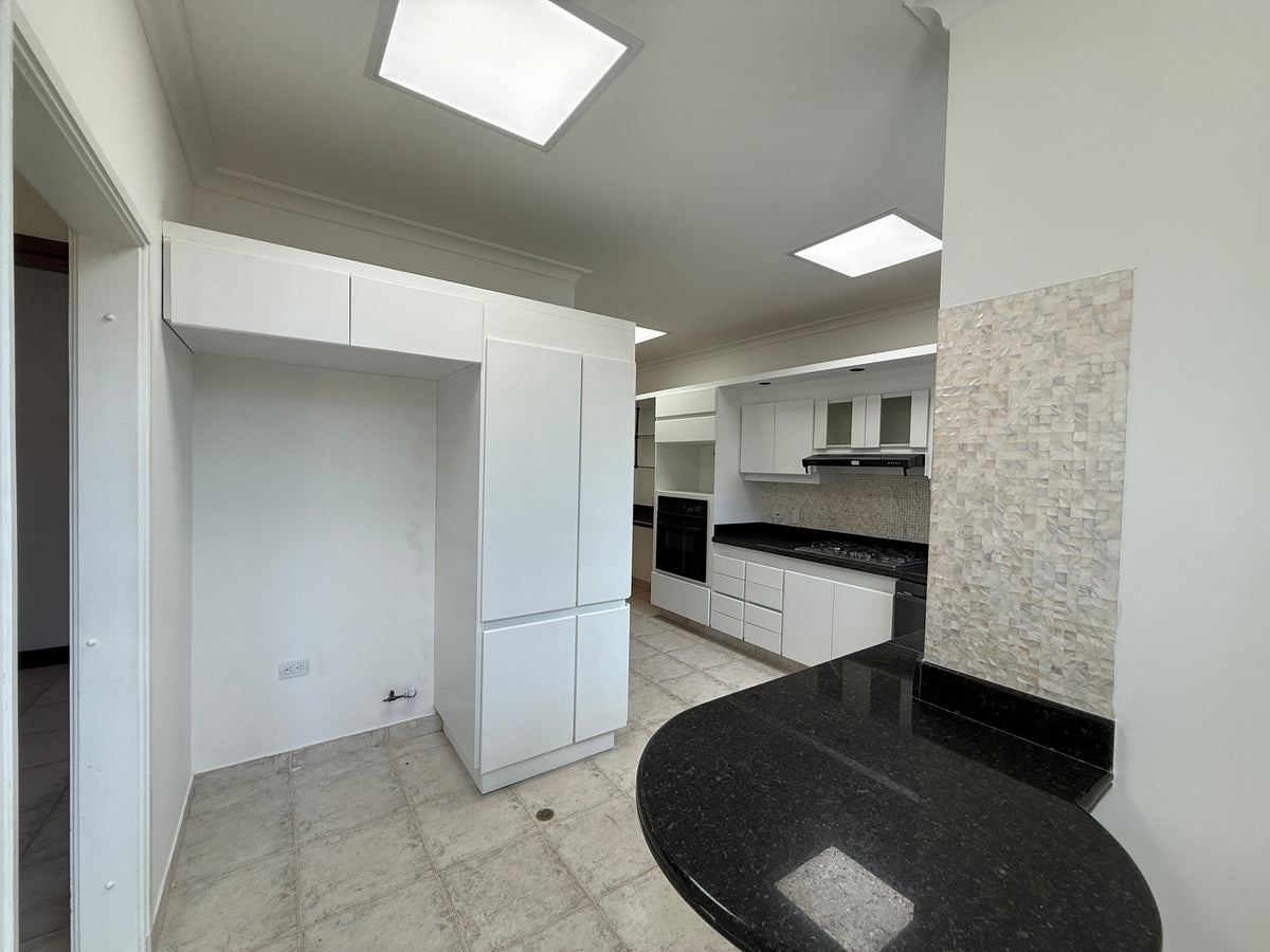 Apartamento muy amplio de 296 m² con terraza Sector Altos del Poblado