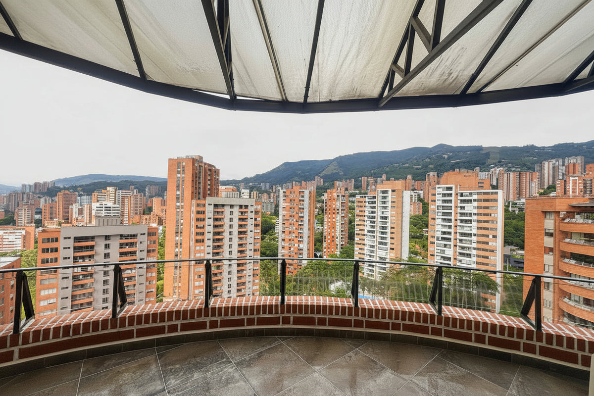 Penthouse oportunidad para remodelar 380 m² cerca al Mall Santa Fe | El Poblado