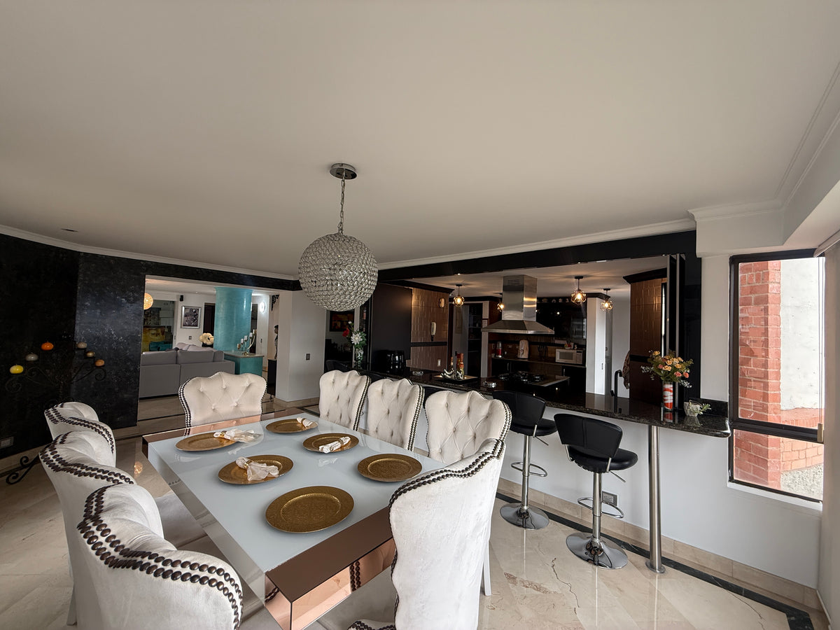 Penthouse oportunidad para remodelar 380 m² cerca al Mall Santa Fe | El Poblado
