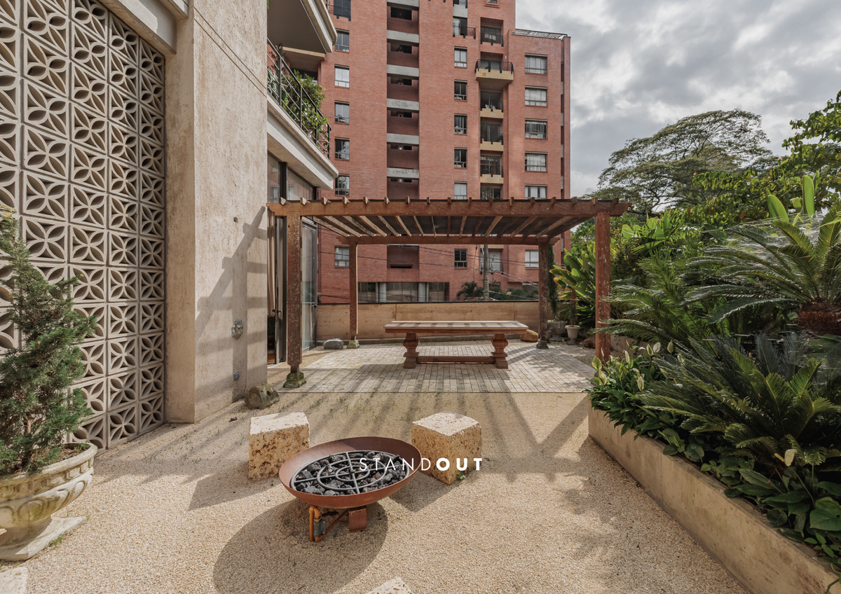 Boutique apartment in Las Lomas Poblado with a 310 m² terrace and spacious layout |SOLD|