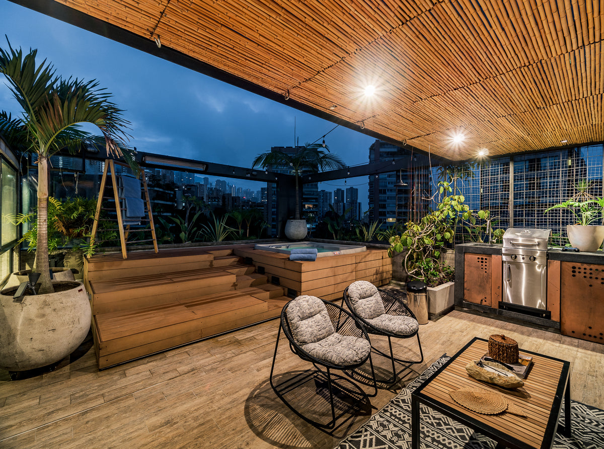 Penthouse con Terraza, Jacuzzi y Vista Natural en El Poblado – A 5 Min de Provenza