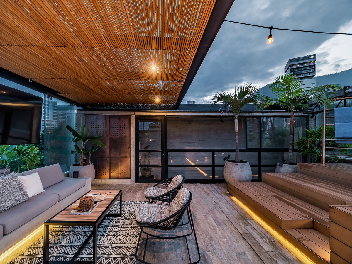 Penthouse con Terraza, Jacuzzi y Vista Natural en El Poblado – A 5 Min de Provenza