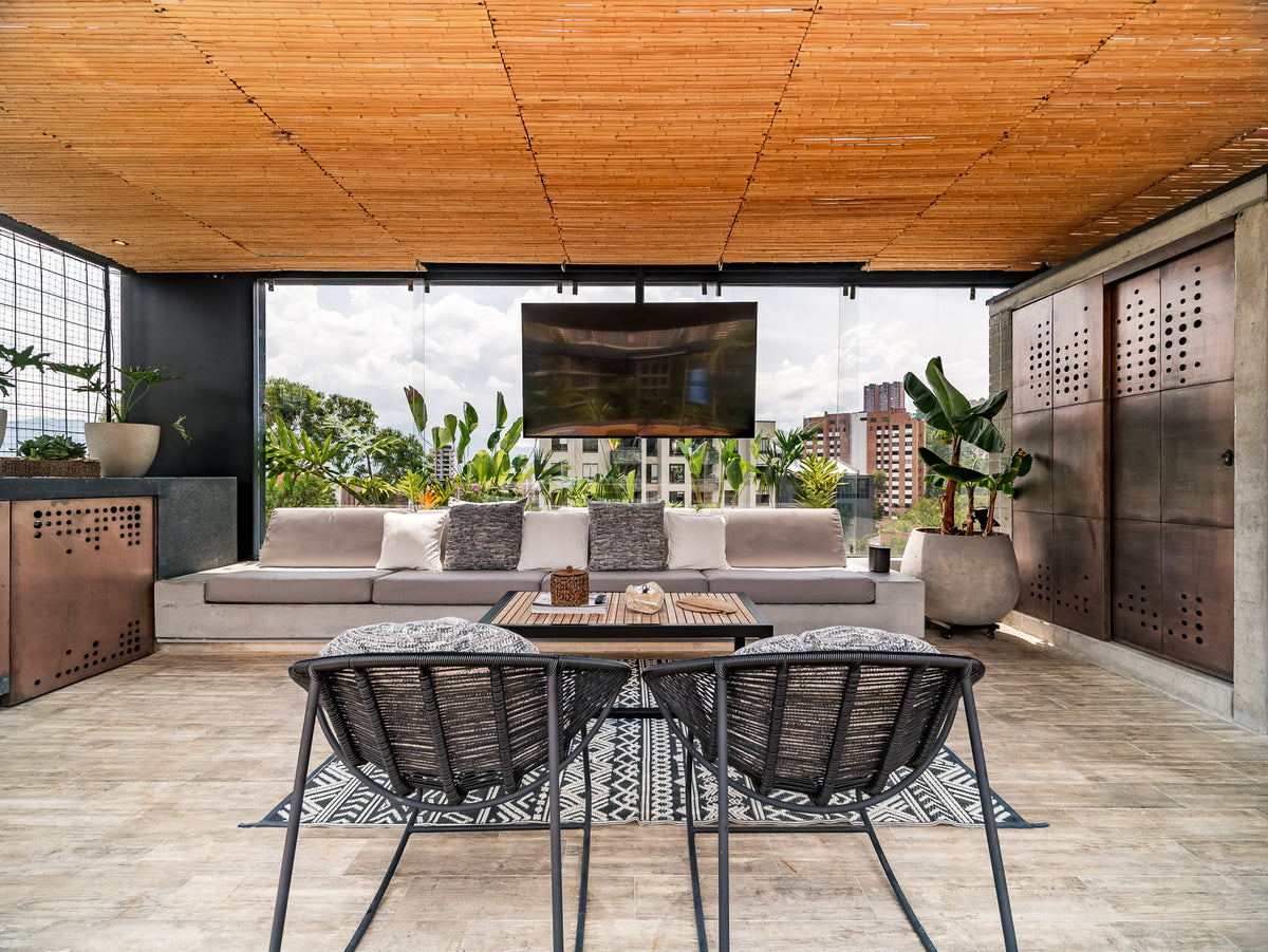 Penthouse con Terraza, Jacuzzi y Vista Natural en El Poblado – A 5 Min de Provenza