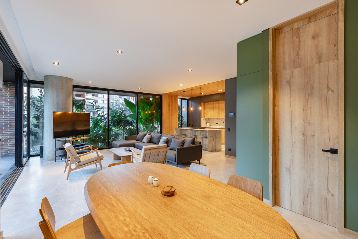 Apartamento amplio en Milla de Oro con entorno natural y excelente ubicación