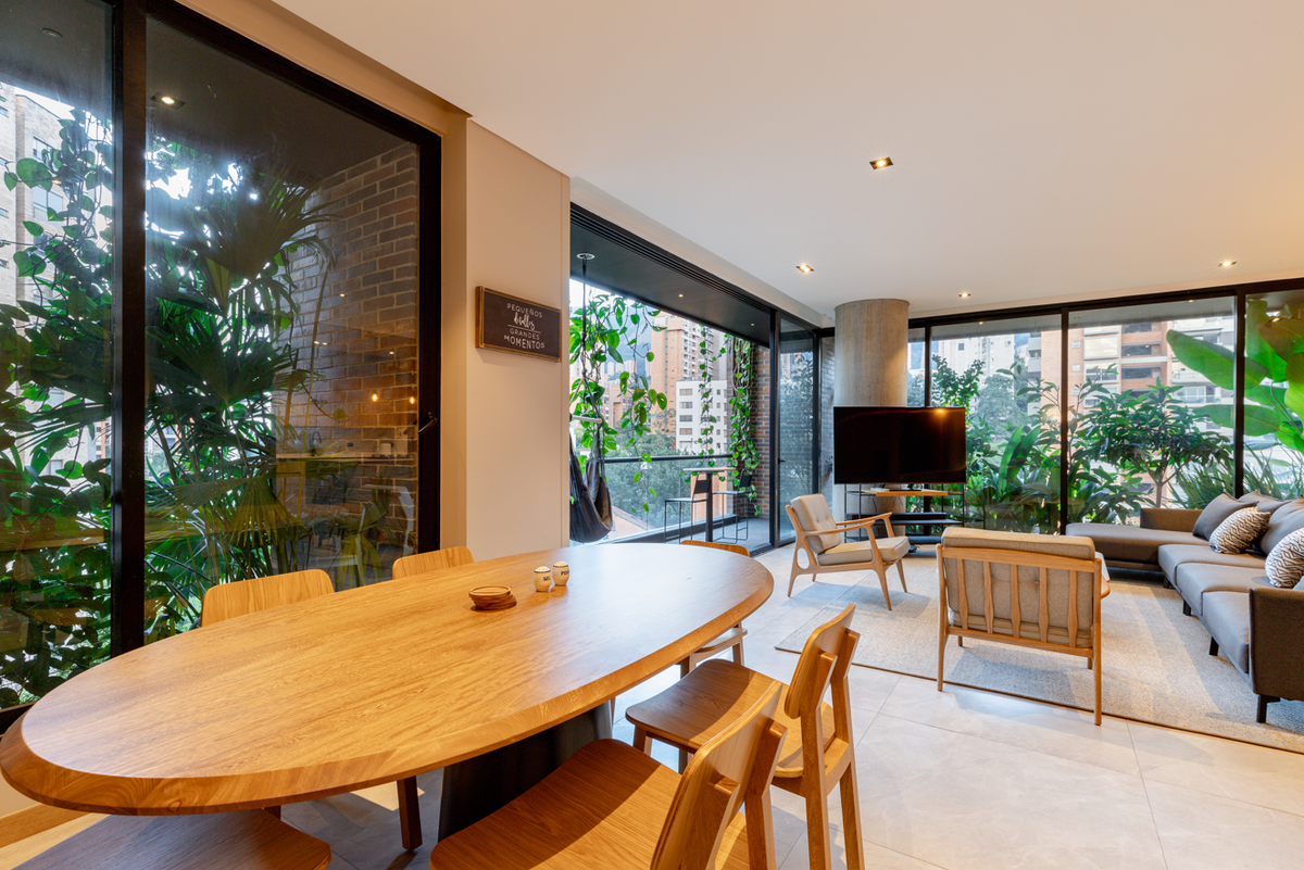 Apartamento amplio en Milla de Oro con entorno natural y excelente ubicación