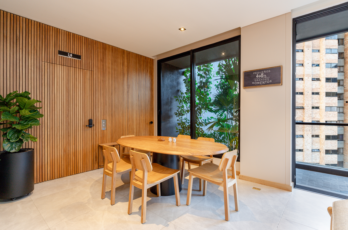 Apartamento amplio en Milla de Oro con entorno natural y excelente ubicación