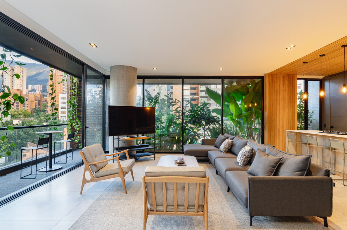 Apartamento amplio en Milla de Oro con entorno natural y excelente ubicación