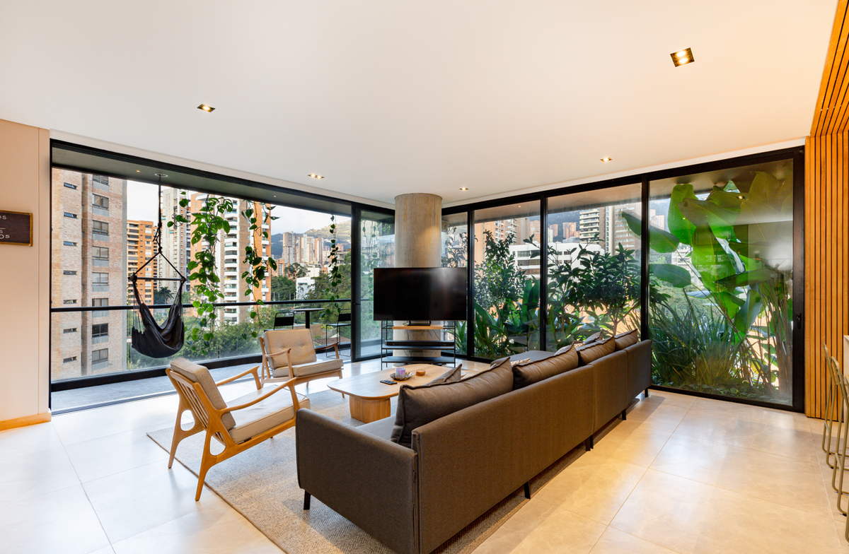 Apartamento amplio en Milla de Oro con entorno natural y excelente ubicación