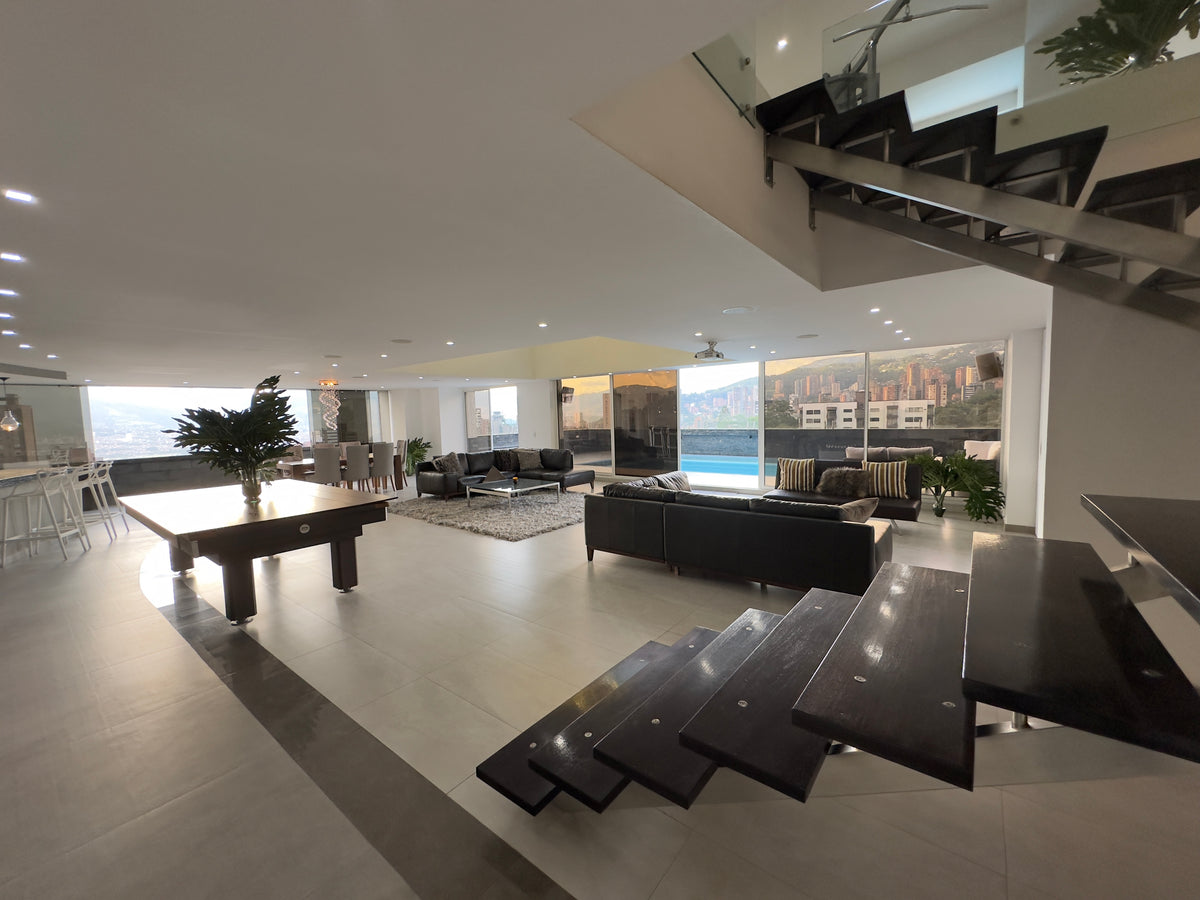 Apartamento Duplex sector Los Balsos con piscina privada 4 BR