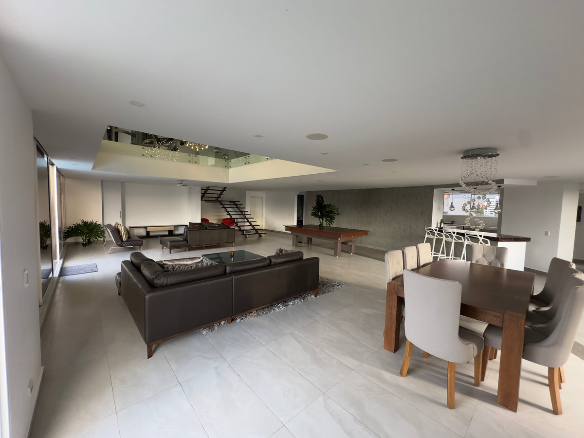 Apartamento Duplex sector Los Balsos con piscina privada 4 BR