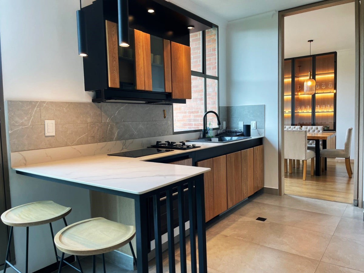 Apartamento 2 BR Sector Poblado Alto con vista panorámica + 1 BR de servicio