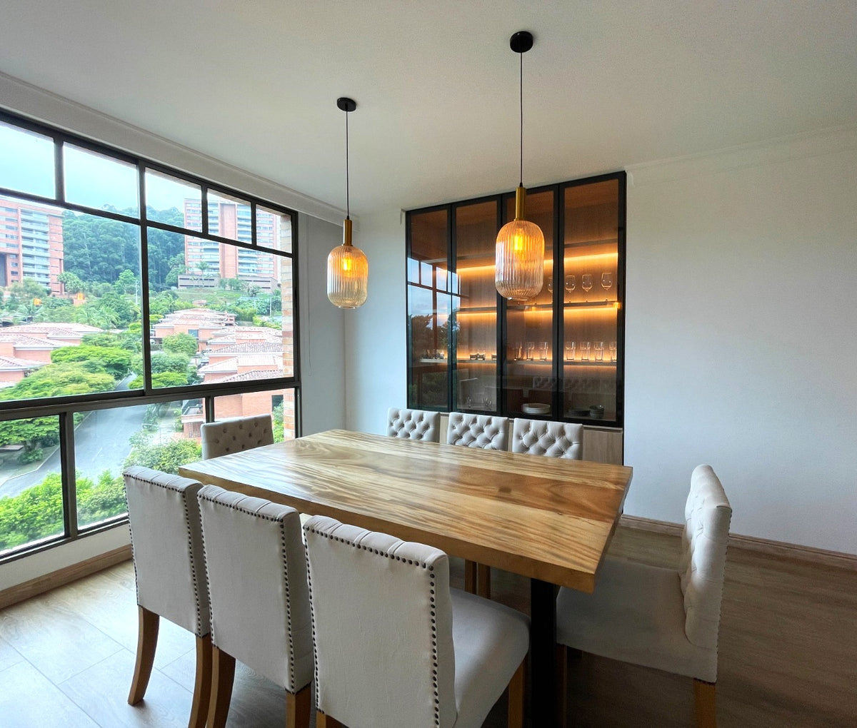 Apartamento 2 BR Sector Poblado Alto con vista panorámica + 1 BR de servicio