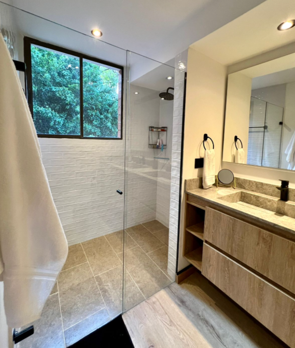 Las Palmas Apartment Country Club Sector 3 BR