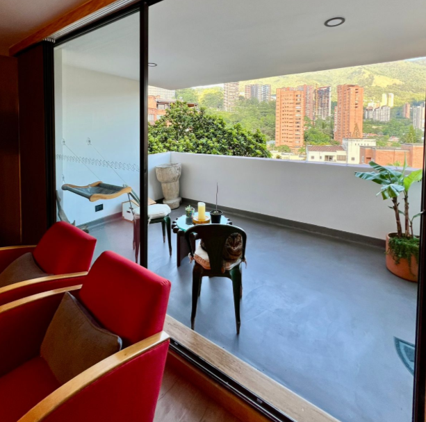 Las Palmas Apartment Country Club Sector 3 BR