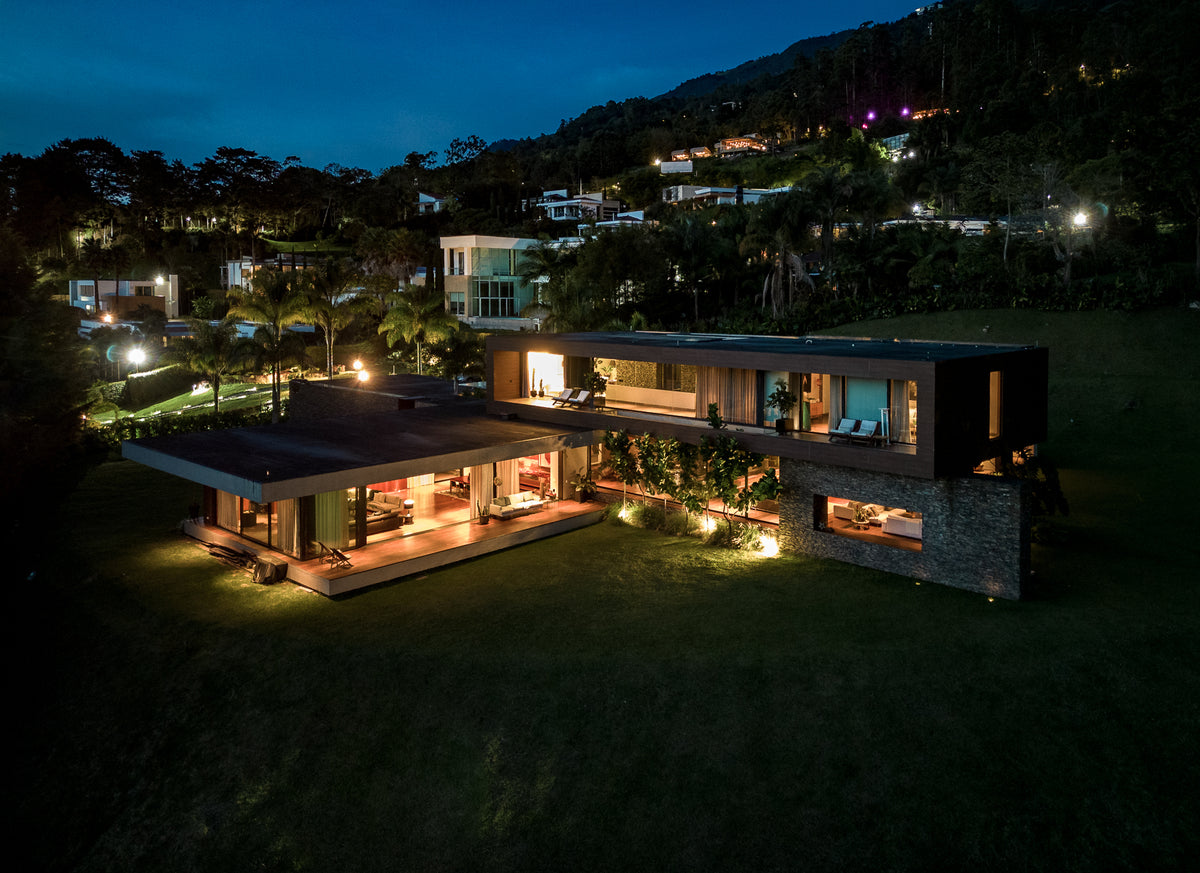 Casa con Lote independiente en Condominio Privado en el Poblado| 8.900 m² de Lote