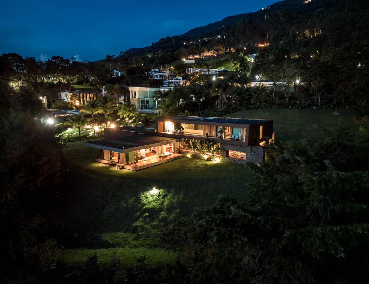 Casa con Lote independiente en Condominio Privado en el Poblado| 8.900 m² de Lote