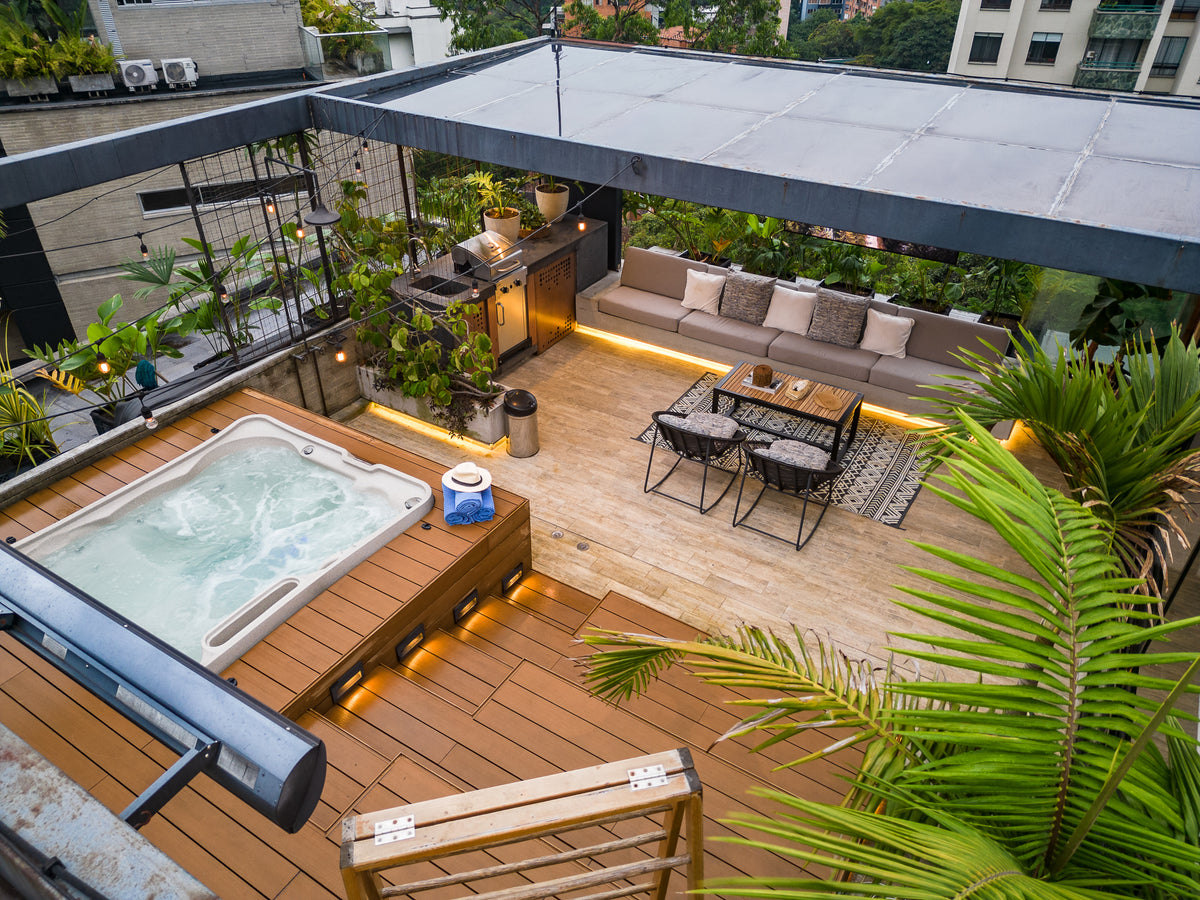 Penthouse con Terraza, Jacuzzi y Vista Natural en El Poblado – A 5 Min de Provenza