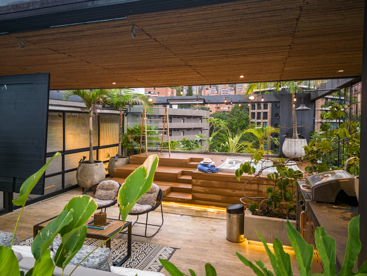 Penthouse con Terraza, Jacuzzi y Vista Natural en El Poblado – A 5 Min de Provenza