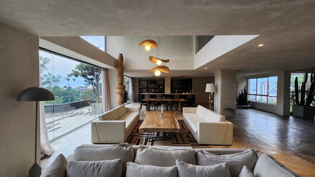 Apartamento 3 BR en El Poblado con Vista al Club Campestre – Ubicación Exclusiva