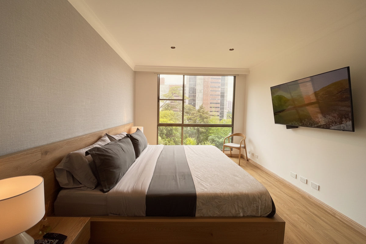 Apartamento 2 BR Sector Poblado Alto con vista panorámica + 1 BR de servicio |RENTADO|