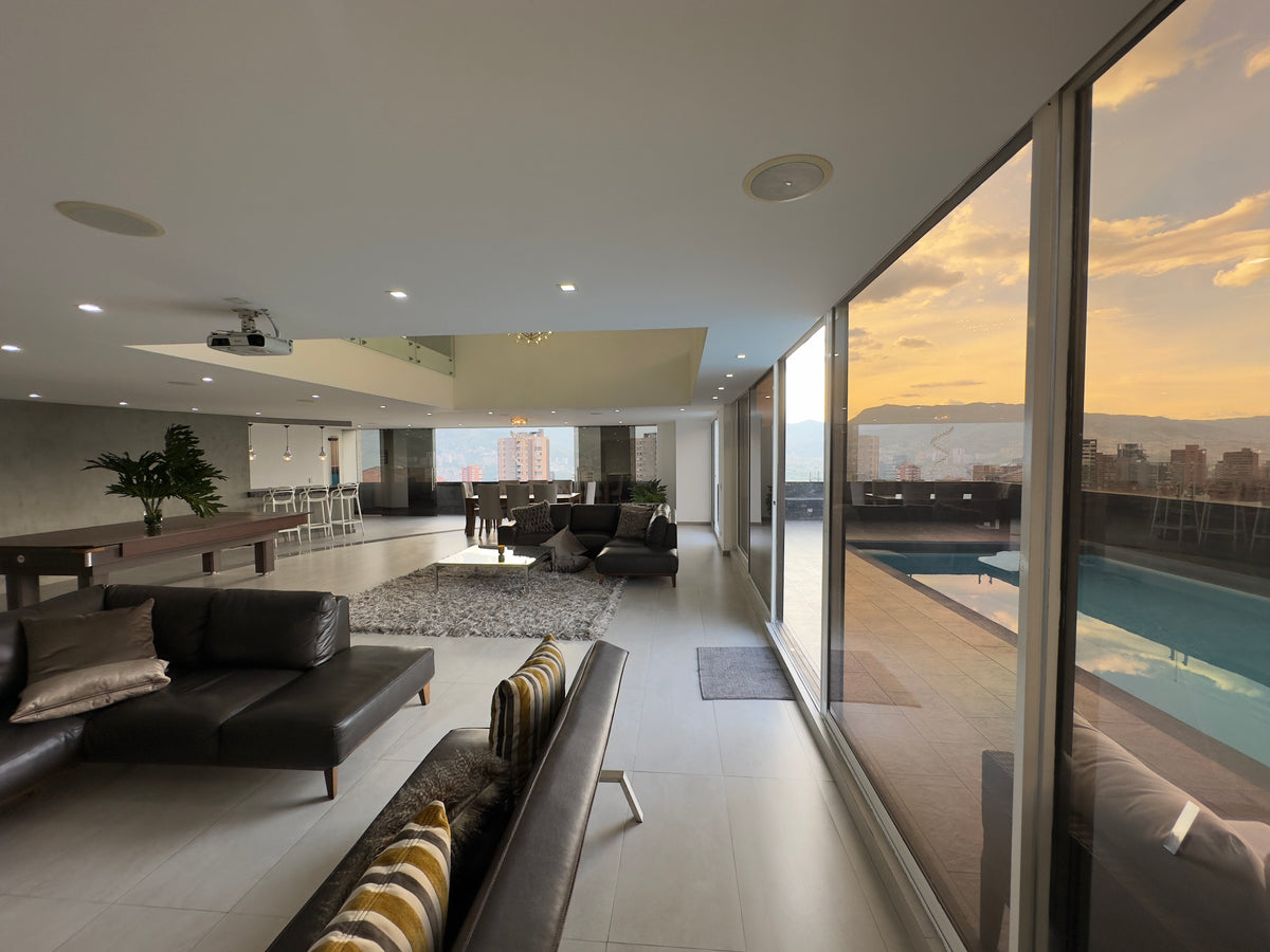 Apartamento Duplex sector Los Balsos con piscina privada 4 BR