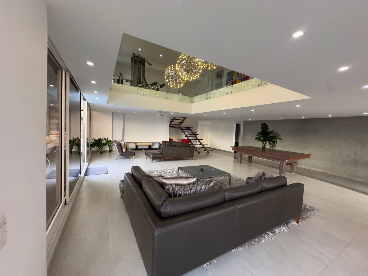 Apartamento Duplex sector Los Balsos con piscina privada 4 BR