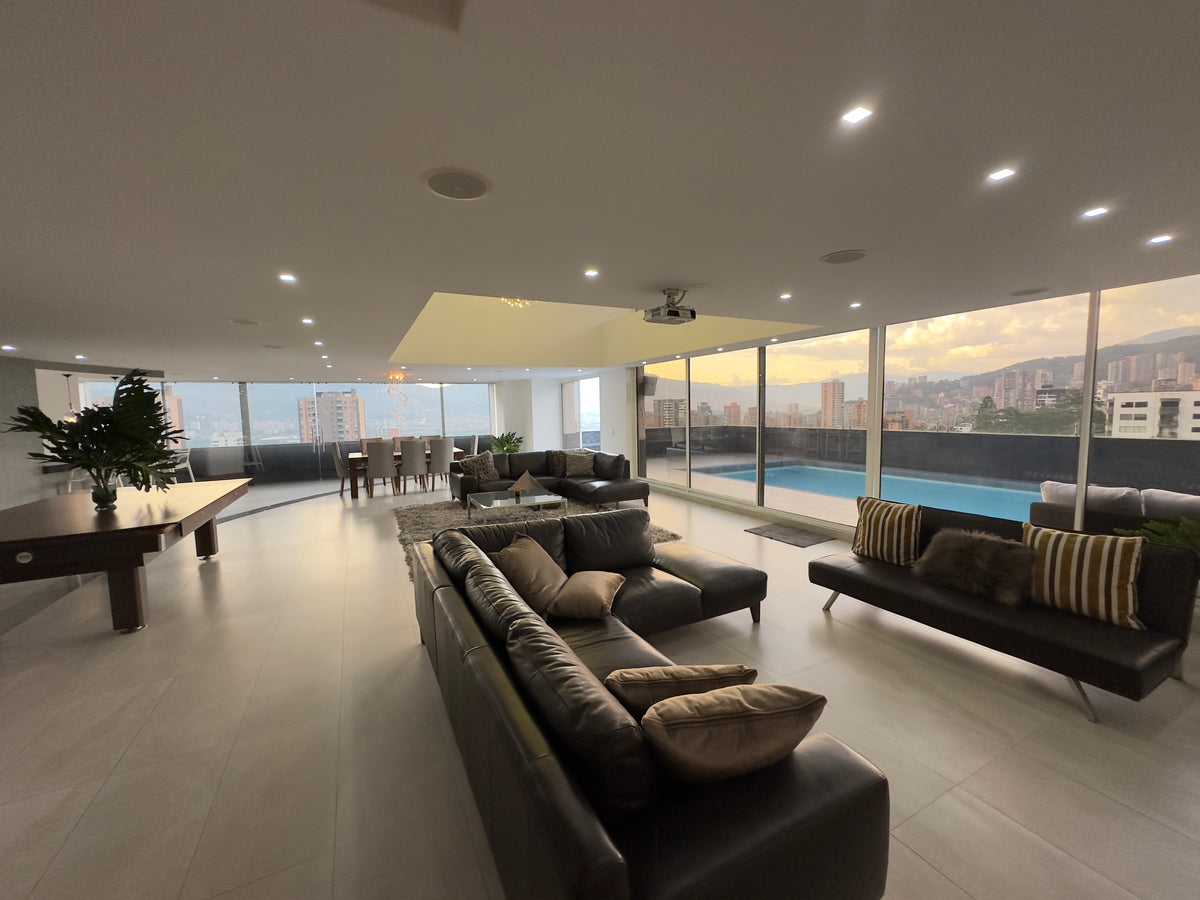 Apartamento Duplex sector Los Balsos con piscina privada 4 BR