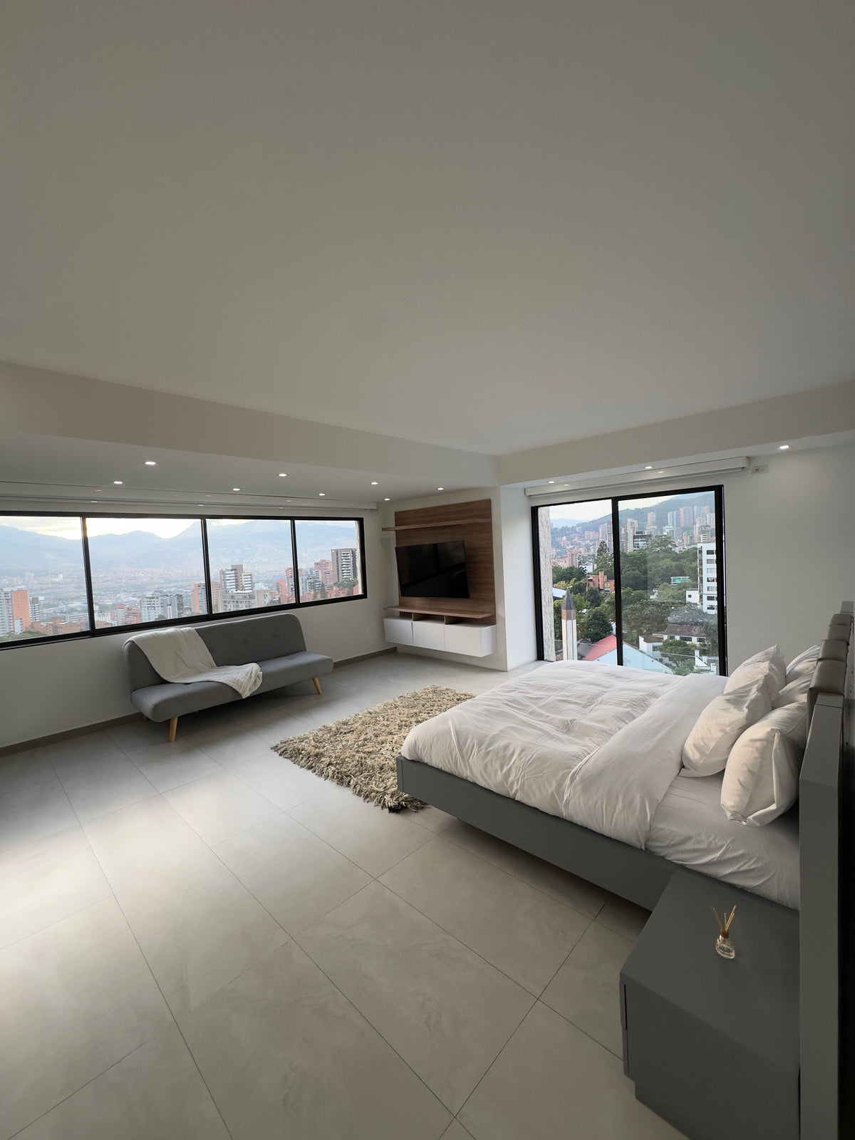 Apartamento Duplex sector Los Balsos con piscina privada 4 BR