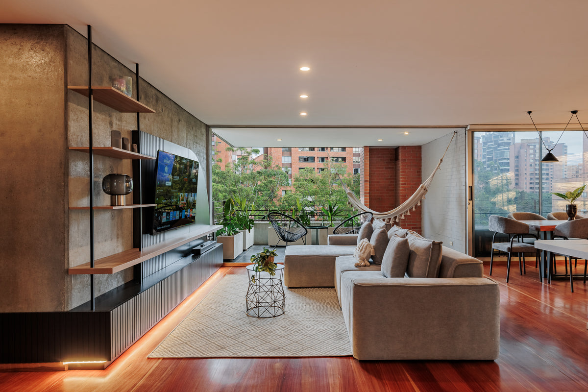 Apartamento amoblado en Provenza, El Poblado, con balcón tipo terraza y 3 habitaciones