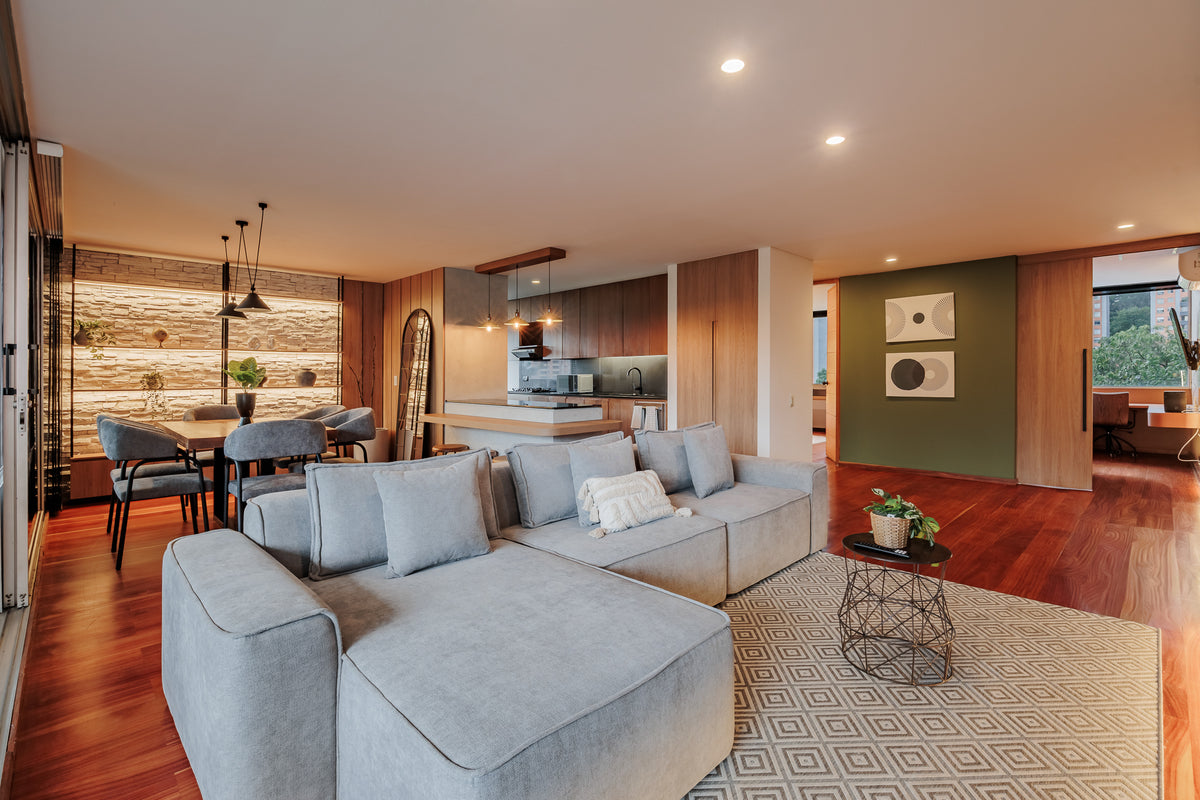 Apartamento amoblado en Provenza, El Poblado, con balcón tipo terraza y 3 habitaciones